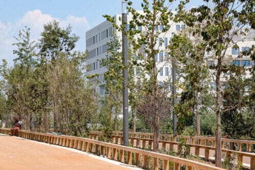 aux puces, En images | Devant le marché aux puces, la transformation de Cap-Pinède touche au but, Made in Marseille