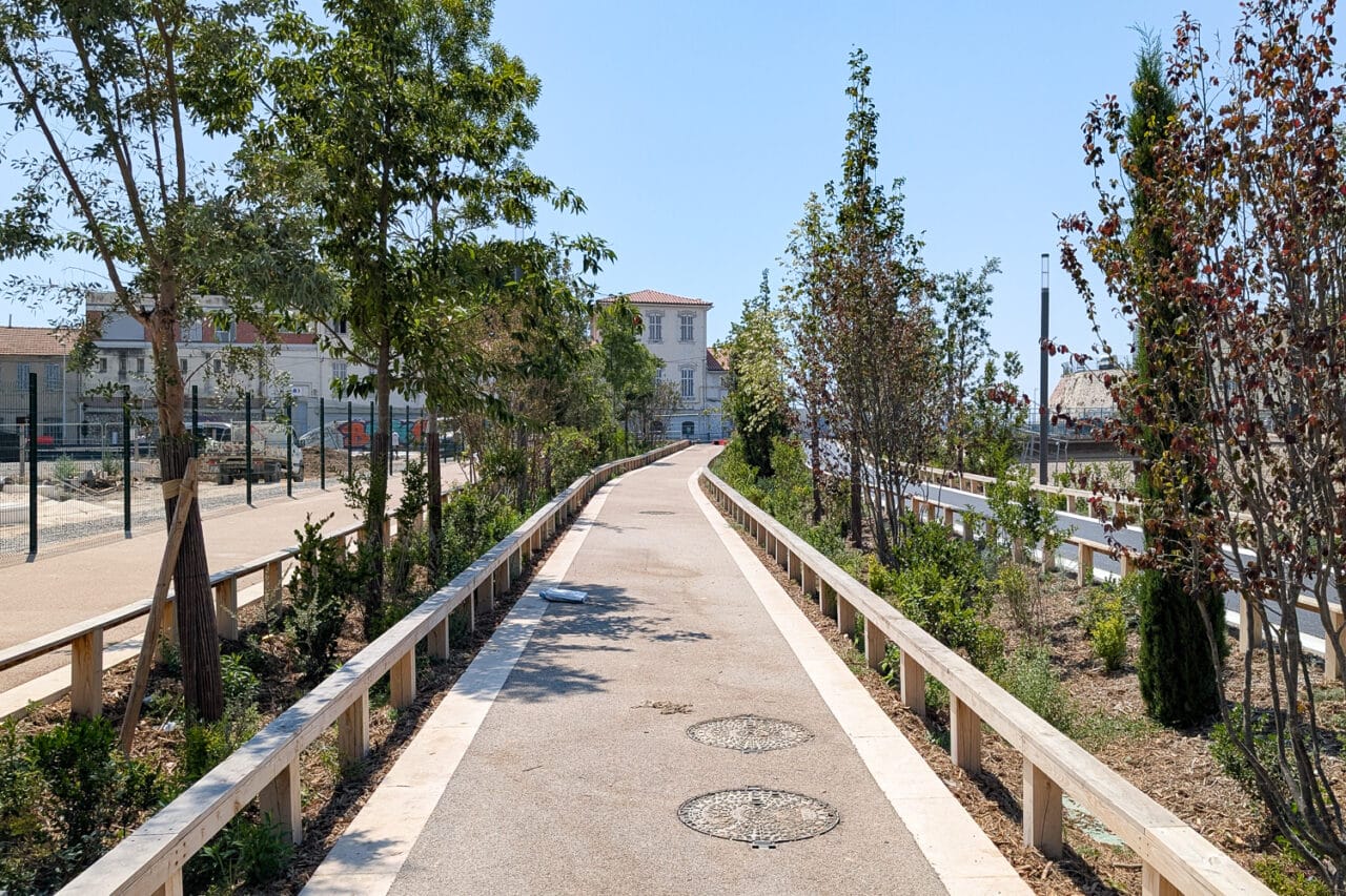 aux puces, En images | Devant le marché aux puces, la transformation de Cap-Pinède touche au but, Made in Marseille