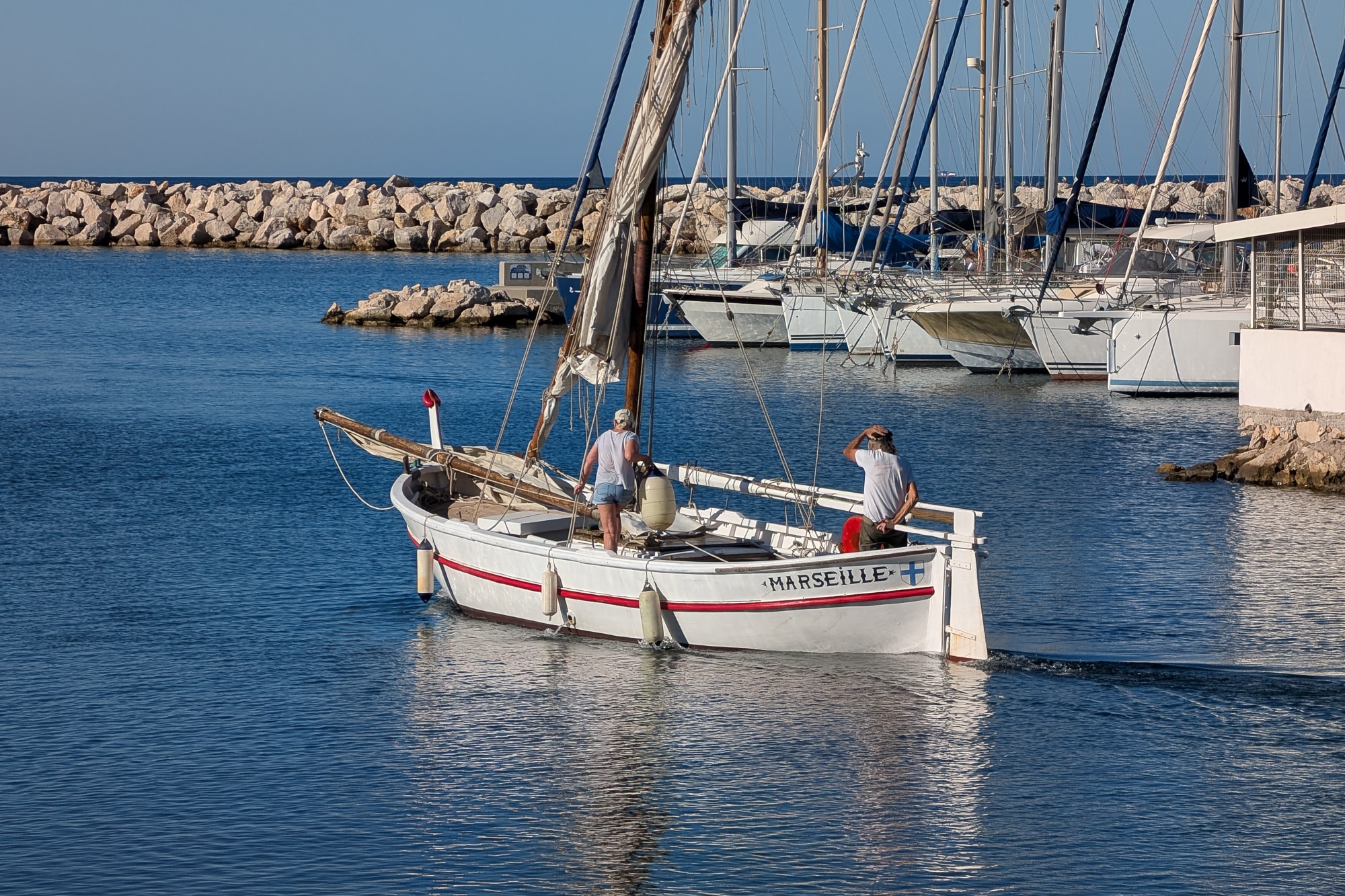 barquettes, Vid&eacute;o | Des barquettes marseillaises rejoignent un grand rassemblement de pointus &agrave; Port-Cros, Made in Marseille