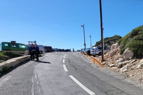 goudes, Barrières anti-stationnement et journée sans voiture pour tenter d&rsquo;apaiser la route des Goudes, Made in Marseille