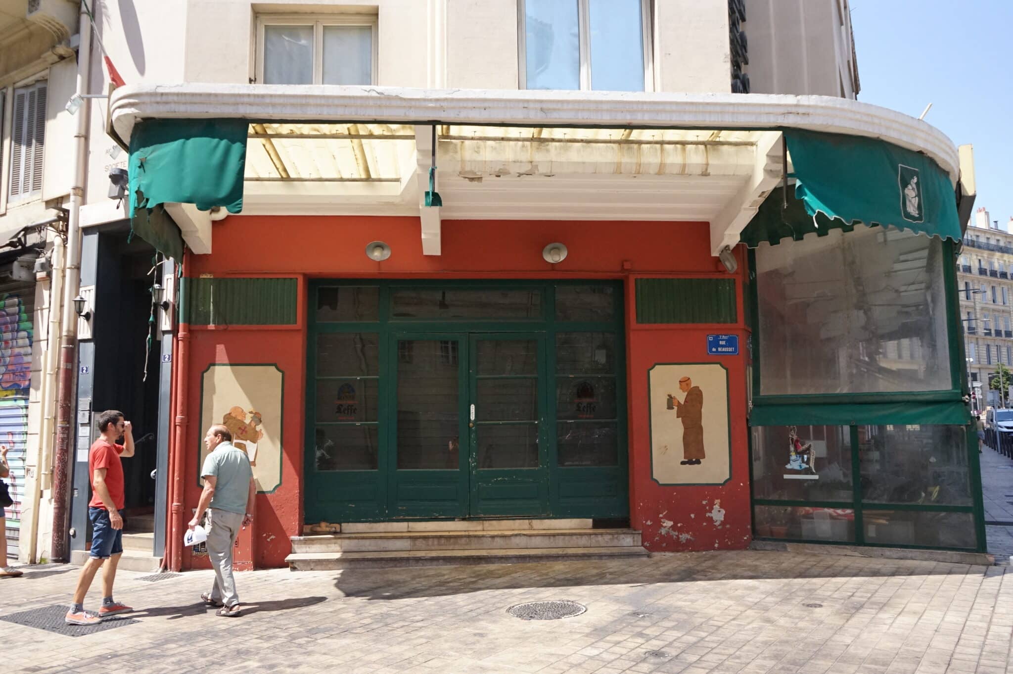 templiers, Derrière le Vieux-Port, la brasserie des Templiers change de main et devient « Chez Groin », Made in Marseille