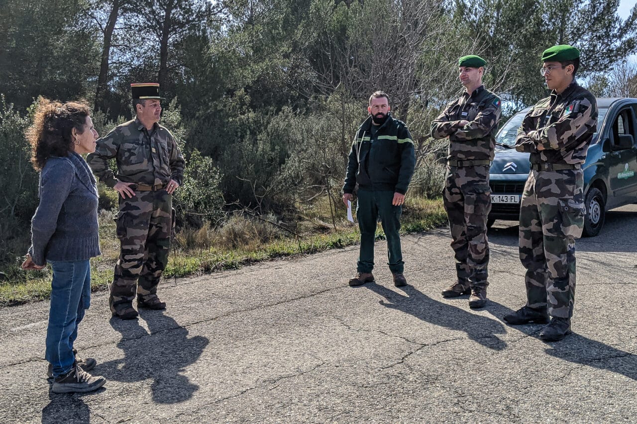 bergère, Face aux difficultés du métier, une bergère trouve refuge chez les militaires, Made in Marseille