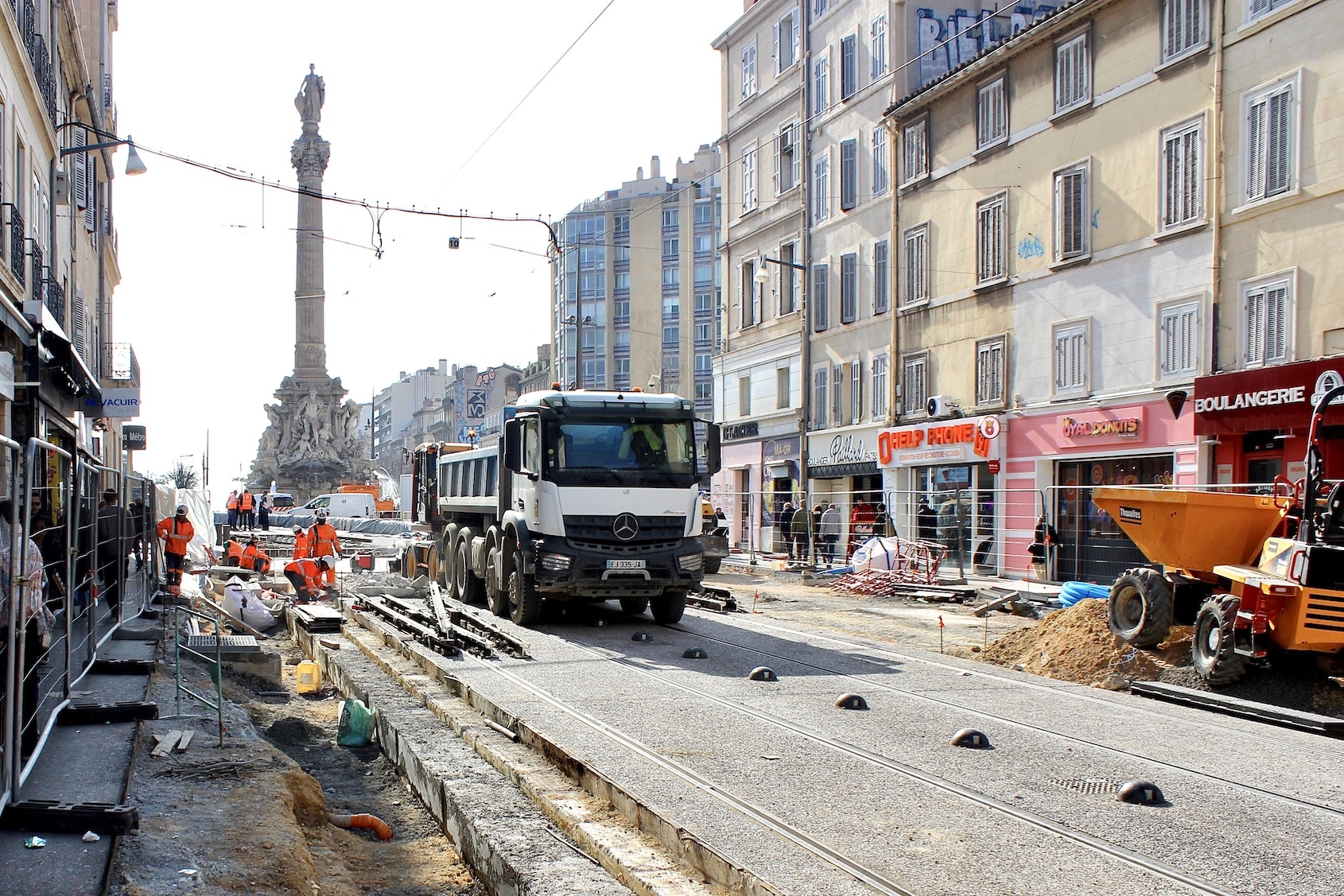 tramway, En images | Le tramway traversera la place Castellane en juin prochain, Made in Marseille