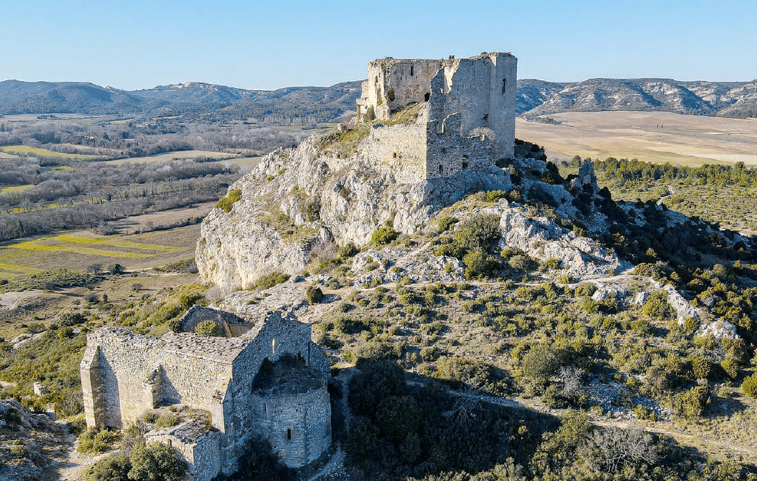 castellas roquemartine, 400 000 euros pour restaurer le Castellas de Roquemartine dans les Alpilles, Made in Marseille