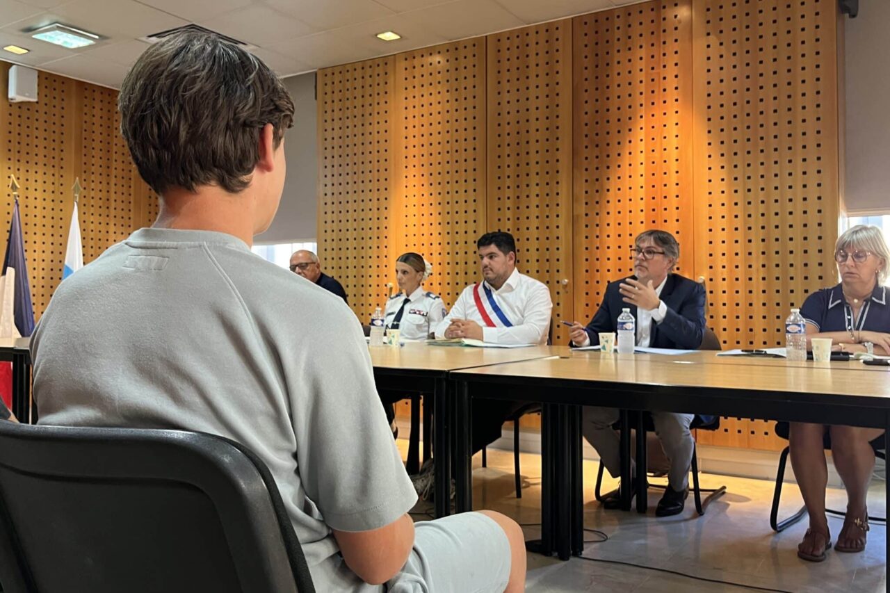 plongeons, Sur la Corniche, les médiateurs tentent d’empêcher les plongeons avant que la justice n’intervienne, Made in Marseille