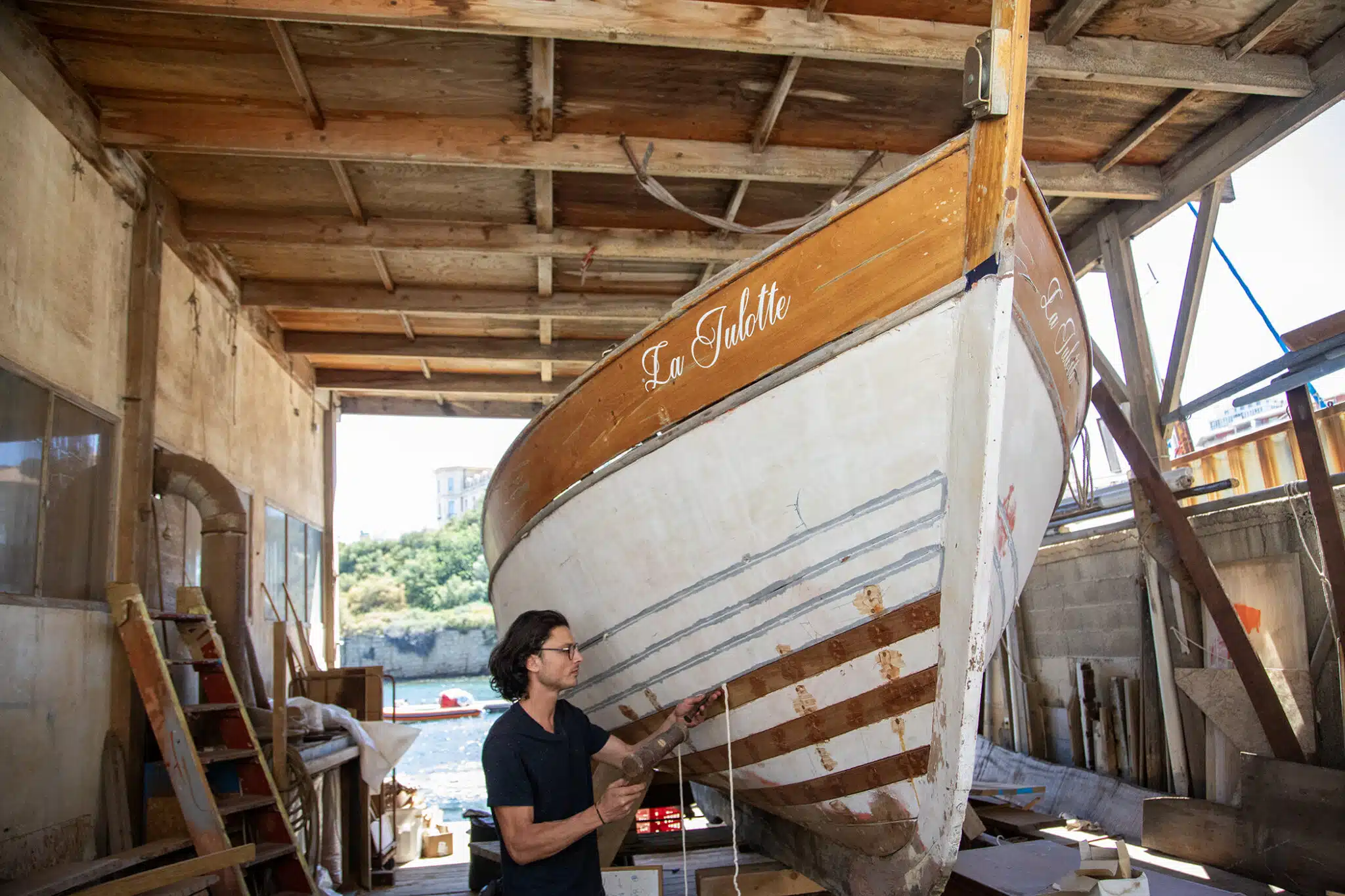 borg, Vidéo | À l’anse du Pharo, le chantier Borg signe le retour du bateau en bois, Made in Marseille