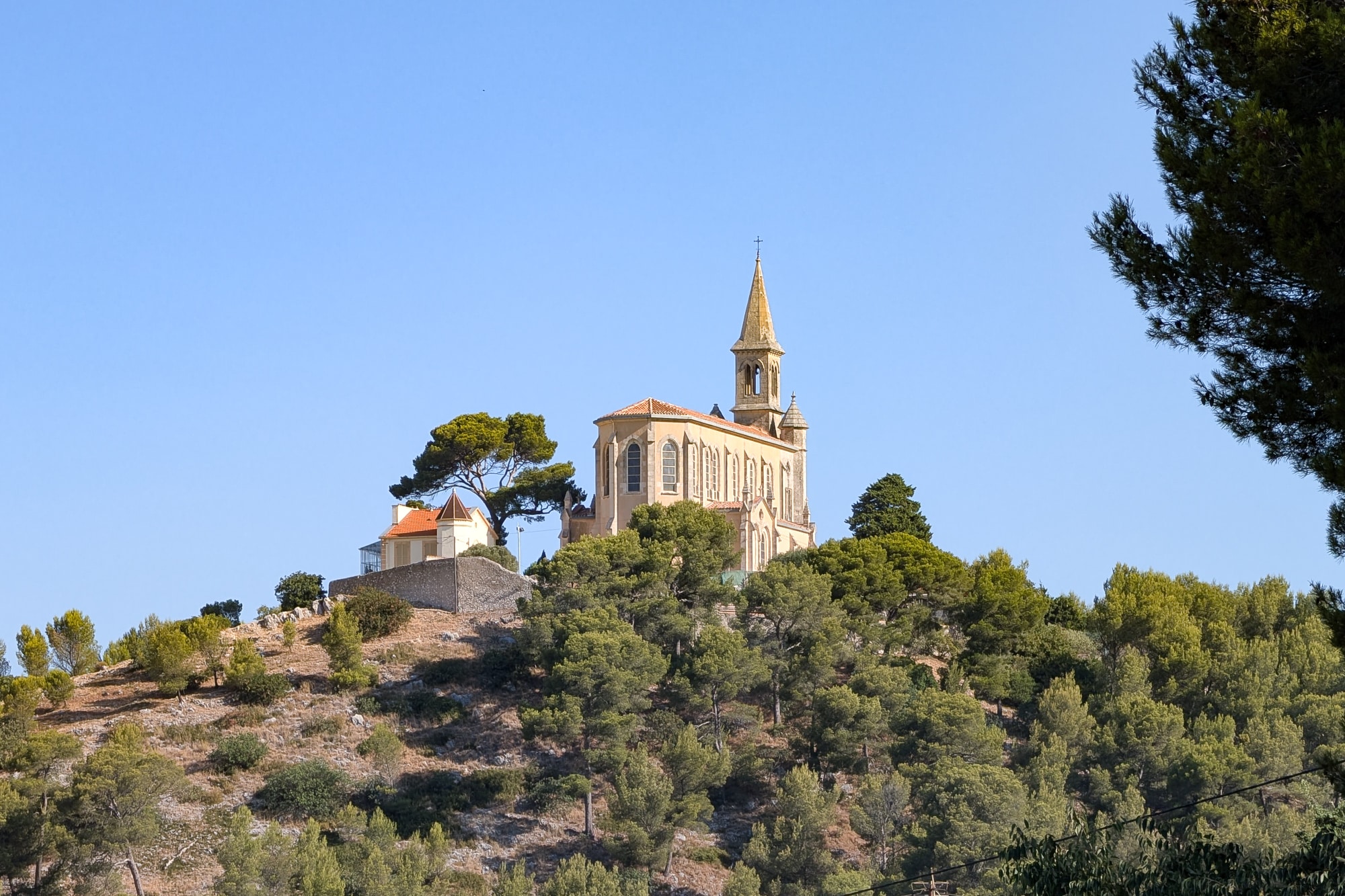 chapelle saint-joseph, Vid&eacute;o | Perch&eacute;e sur sa colline, la chapelle Saint-Joseph-du-Cabot devient Monument Historique, Made in Marseille