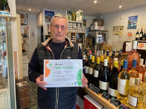 Jean Cabera, gérant d'une boutique de vins à Carry-le-Rouet