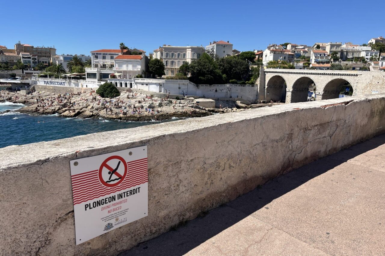plongeons, Sur la Corniche, les médiateurs tentent d’empêcher les plongeons avant que la justice n’intervienne, Made in Marseille