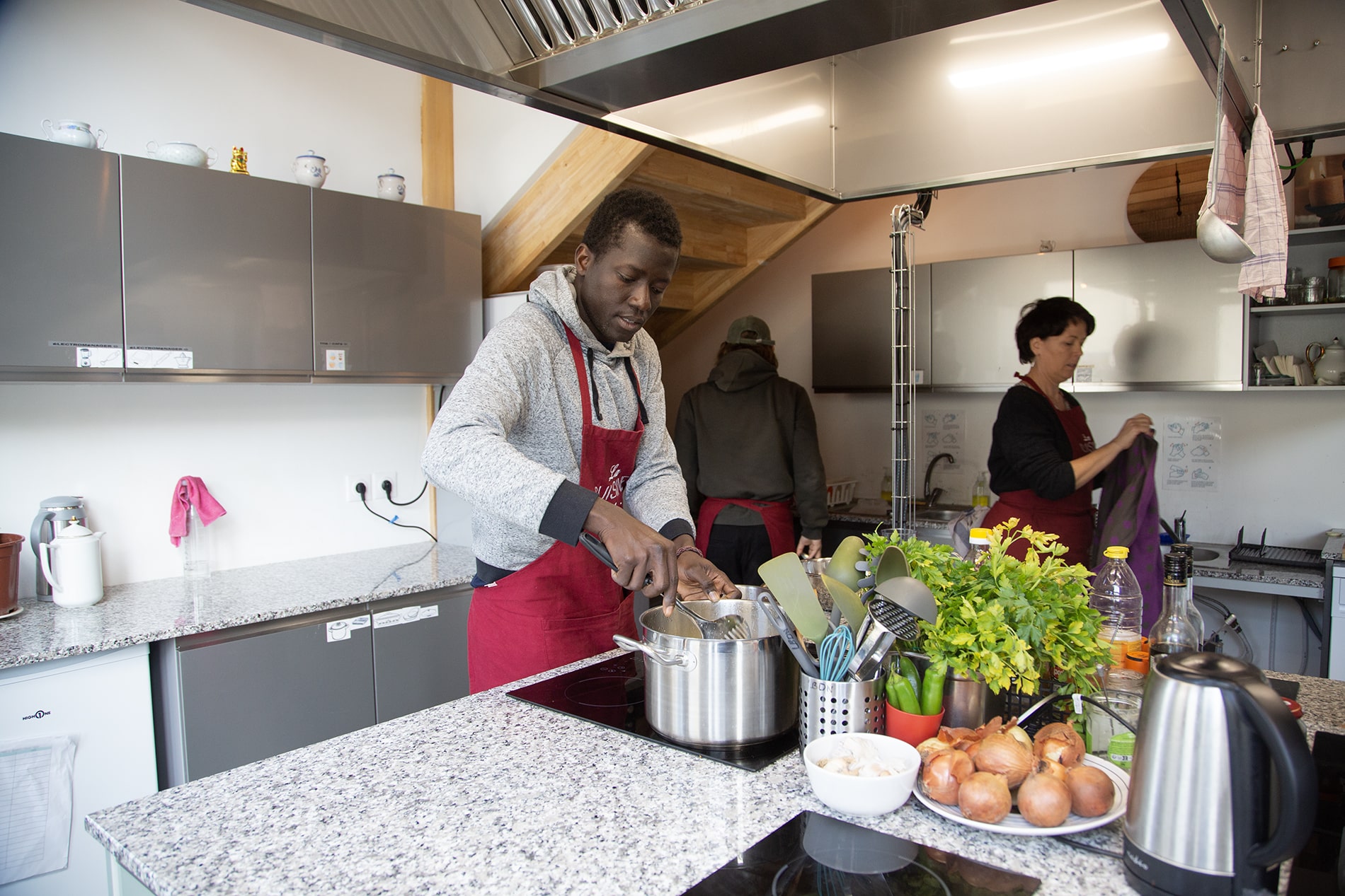 cuisine du 101, Vidéo | À Saint-Mauront, une cuisine ouverte à ceux qui n&rsquo;en ont pas, Made in Marseille