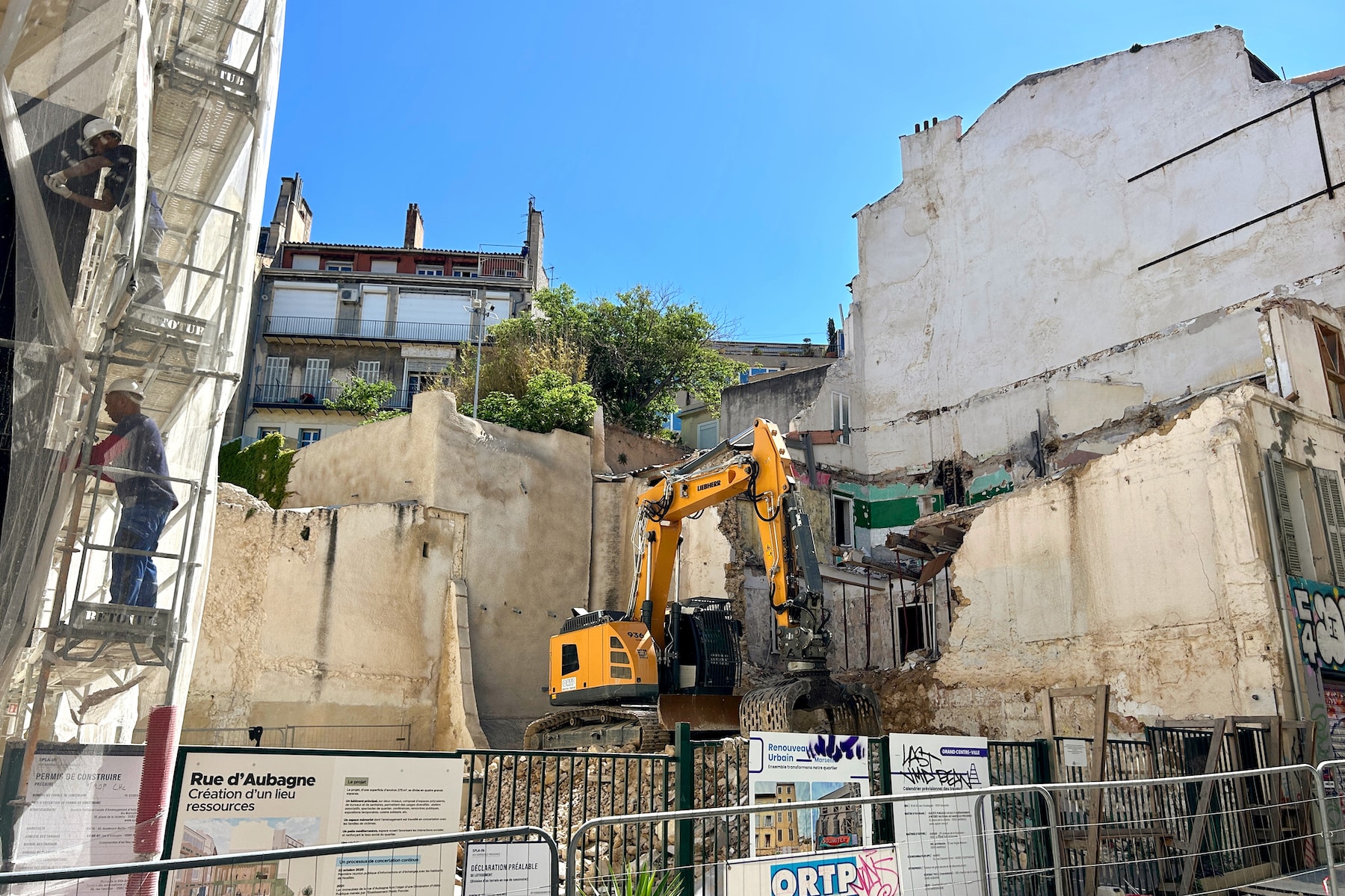 aubagne, En images | À Noailles, la démolition de l&rsquo;immeuble du 69 rue d&rsquo;Aubagne a débuté, Made in Marseille