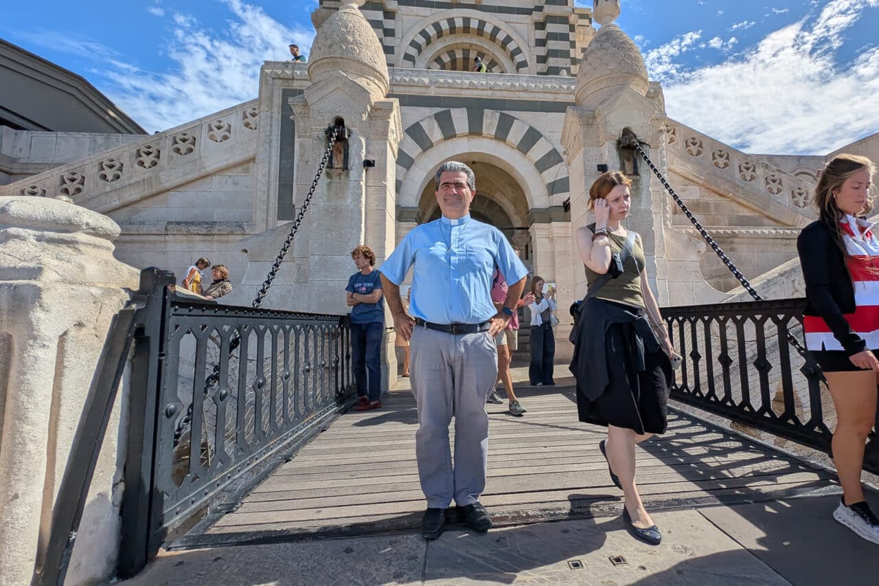 Entre tourisme, culture et foi, les défis du nouveau recteur de Notre-Dame de la Garde