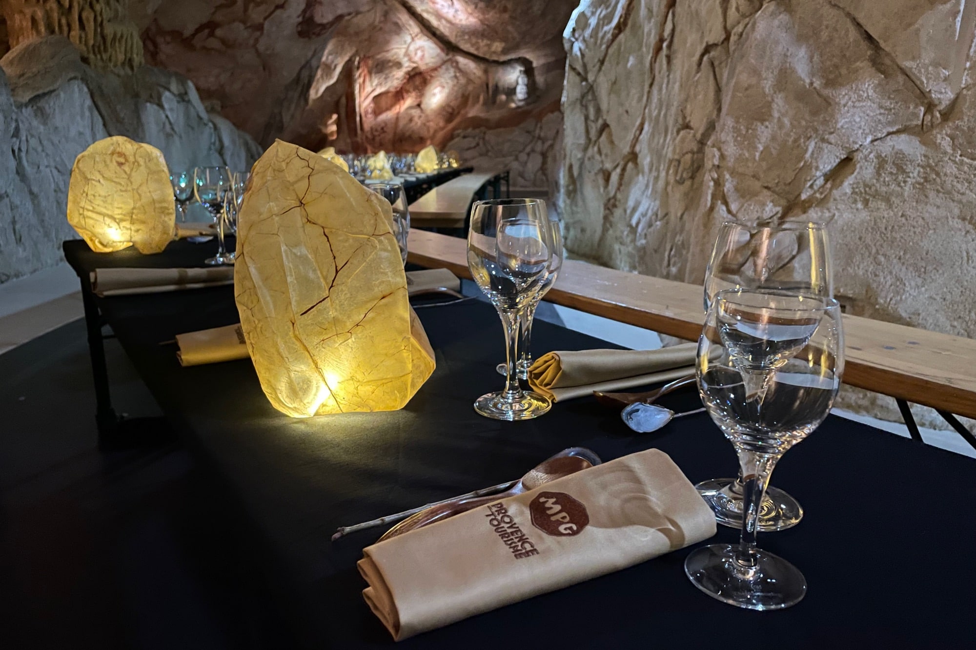 diners préhistoriques, L&rsquo;expérience insolite des diners préhistoriques de retour dans la grotte Cosquer, Made in Marseille