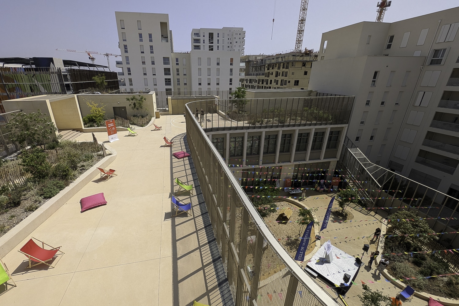 des fabriques, En images | Avec ses toits-terrasses, la nouvelle école des Fabriques inaugurée, Made in Marseille