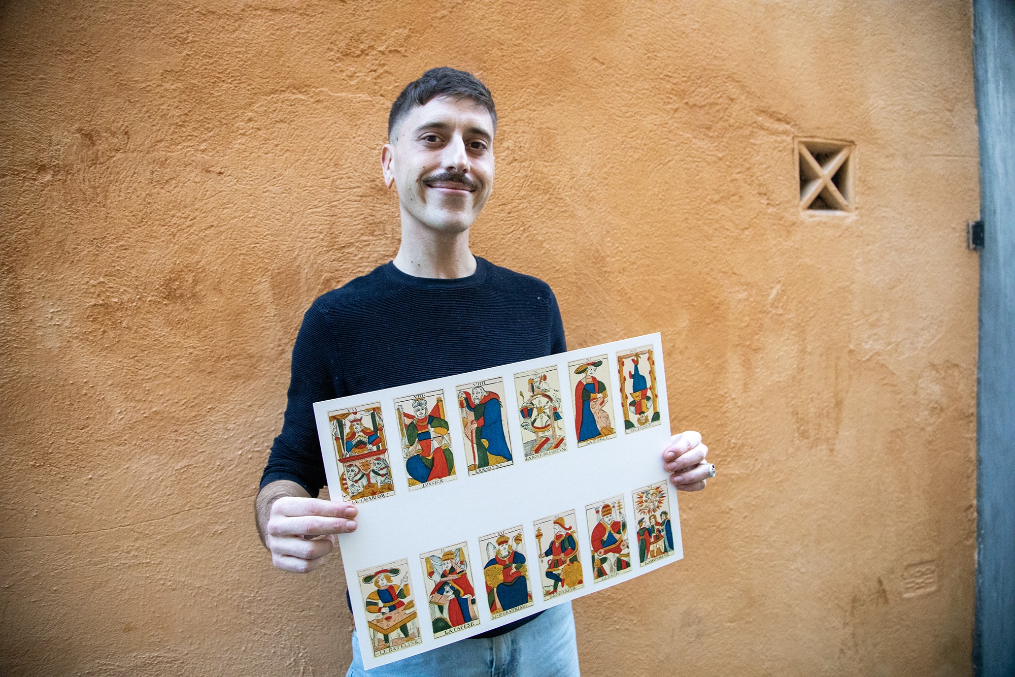 tarot, Vidéo | Un jeune artisan aixois relance la production du tarot marseillais, Made in Marseille