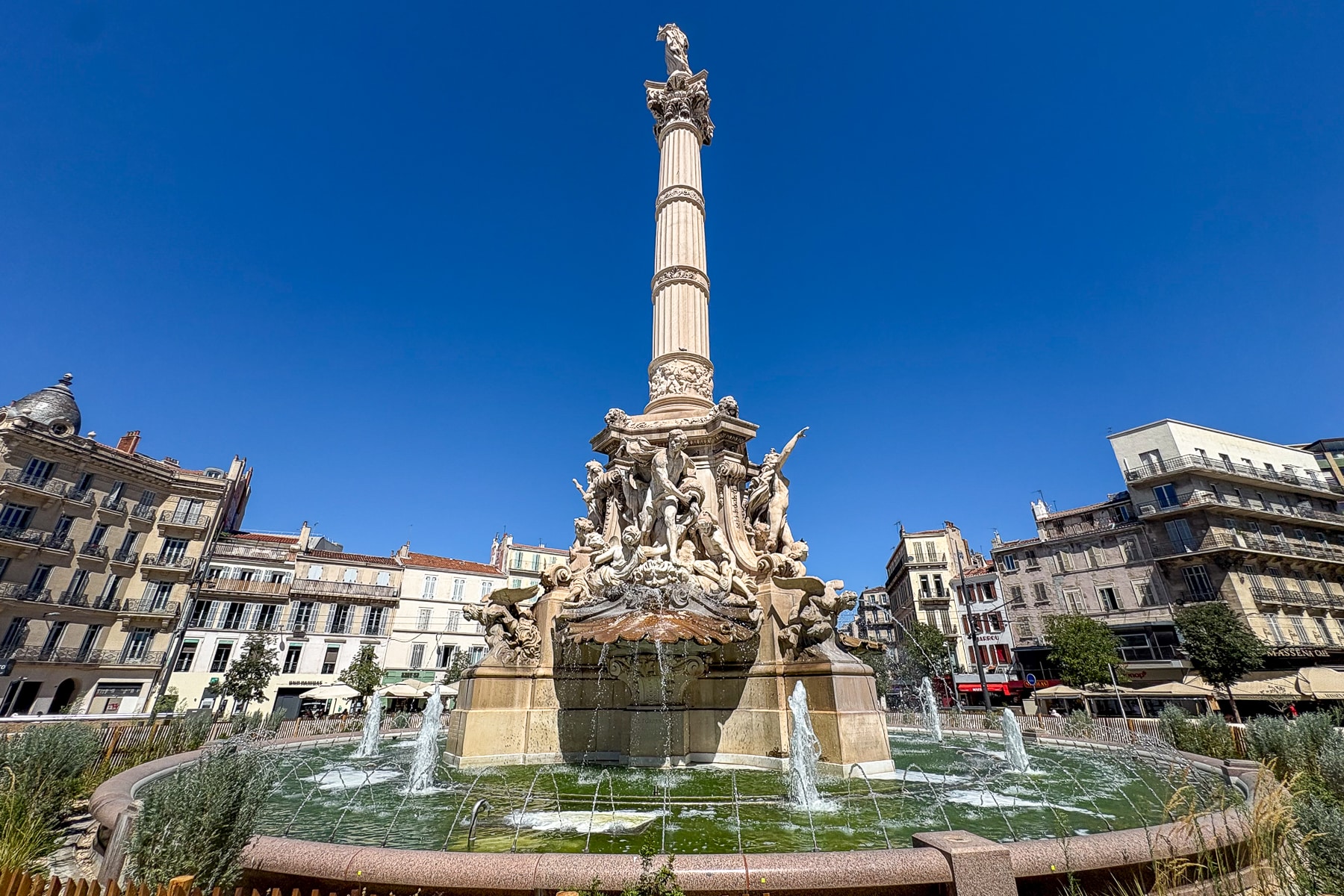 fontaine, Vid&eacute;o | Quelle est l&rsquo;histoire de la fontaine Cantini sur la place Castellane ?, Made in Marseille