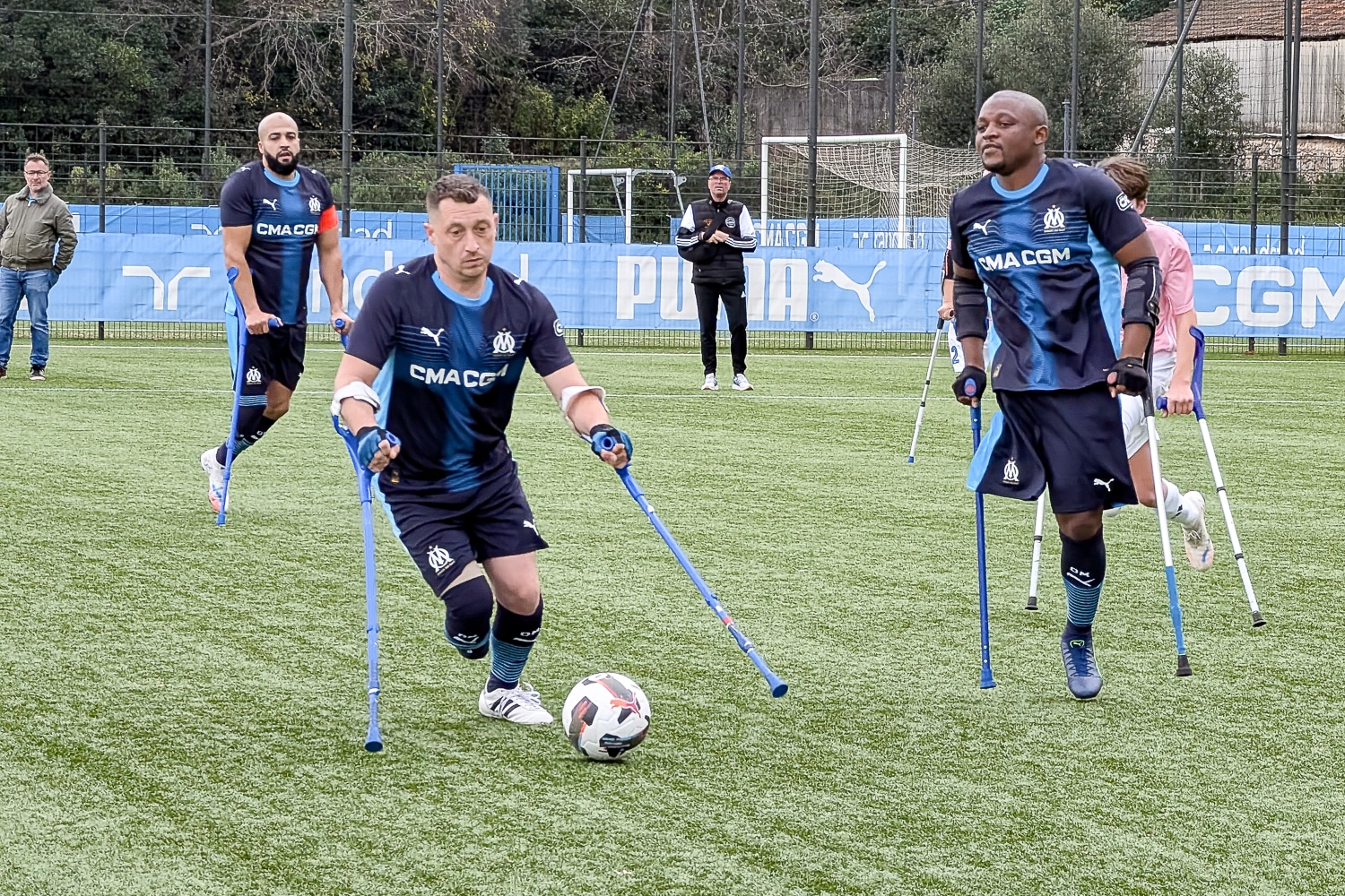 pour amputés, Vidéo | Foot pour amputés : l&rsquo;OM frappe fort dans cette discipline spectaculaire, Made in Marseille