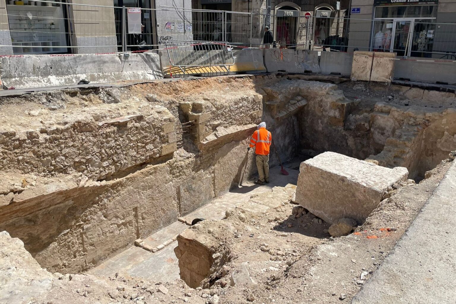 À Belsunce, les fouilles archéologiques de la place Providence ouvrent ...