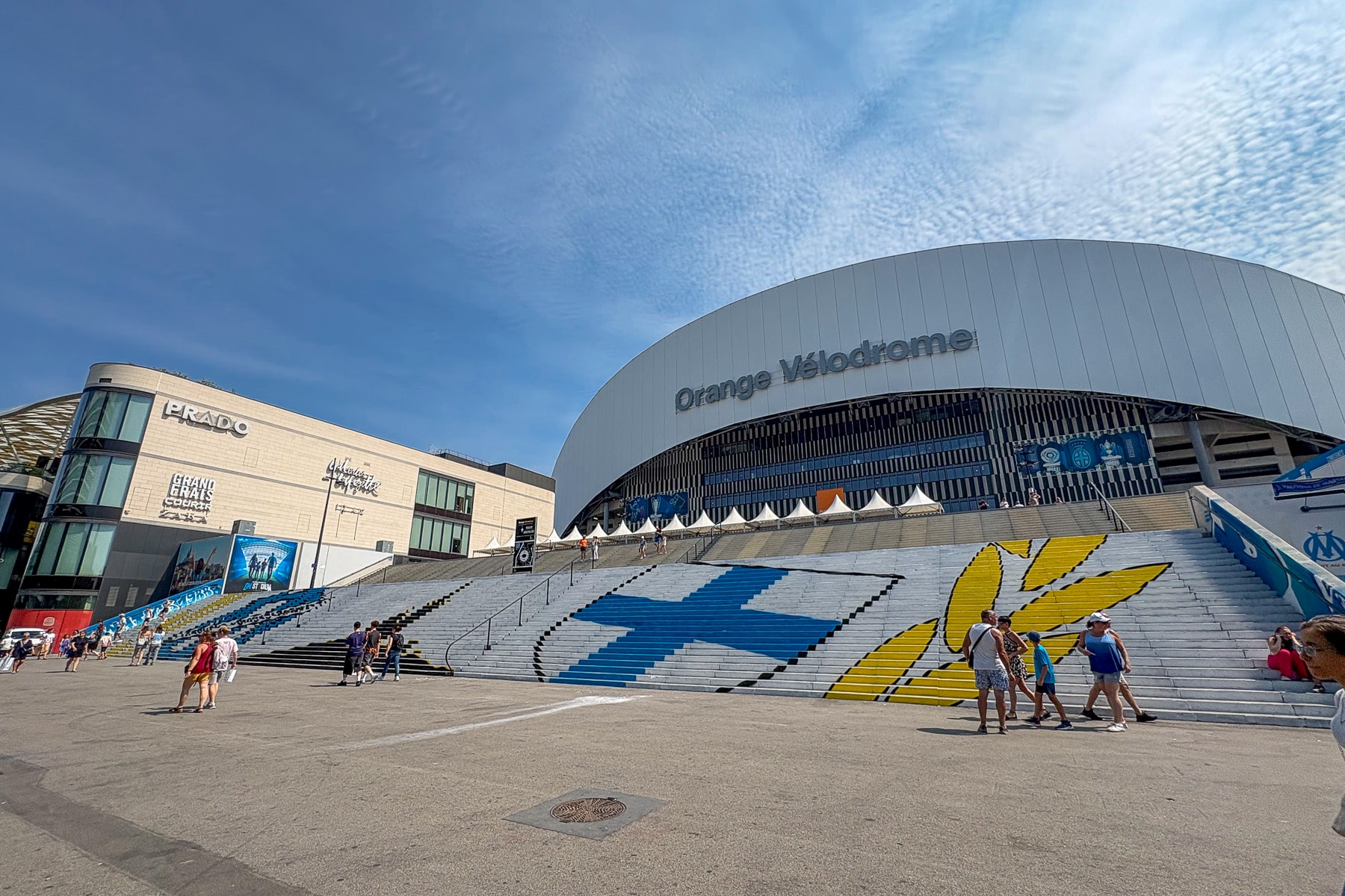 vélodrome, Vidéo | Une nouvelle fresque aux couleurs de l&rsquo;OM apparaît sur les marches du Vélodrome, Made in Marseille