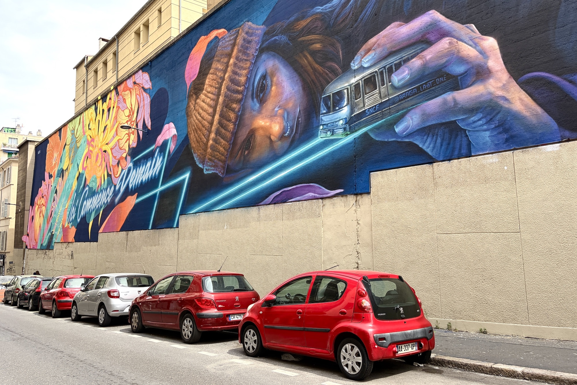 saint-charles, Vid&eacute;o | Le street art gagne du terrain derri&egrave;re la gare Saint-Charles avec quatre nouvelles fresques, Made in Marseille