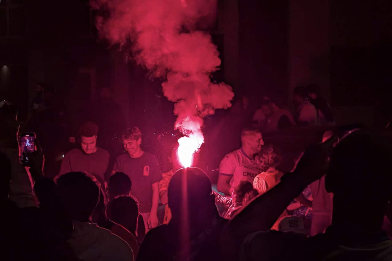 OM PSG, En images | L&rsquo;ambiance survoltée autour du Vélodrome avant et après OM-PSG, Made in Marseille