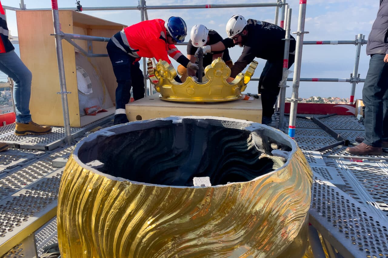 Bonne Mère, Vidéo | Un hélicoptère a remis la couronne redorée sur la tête de la Bonne Mère, Made in Marseille