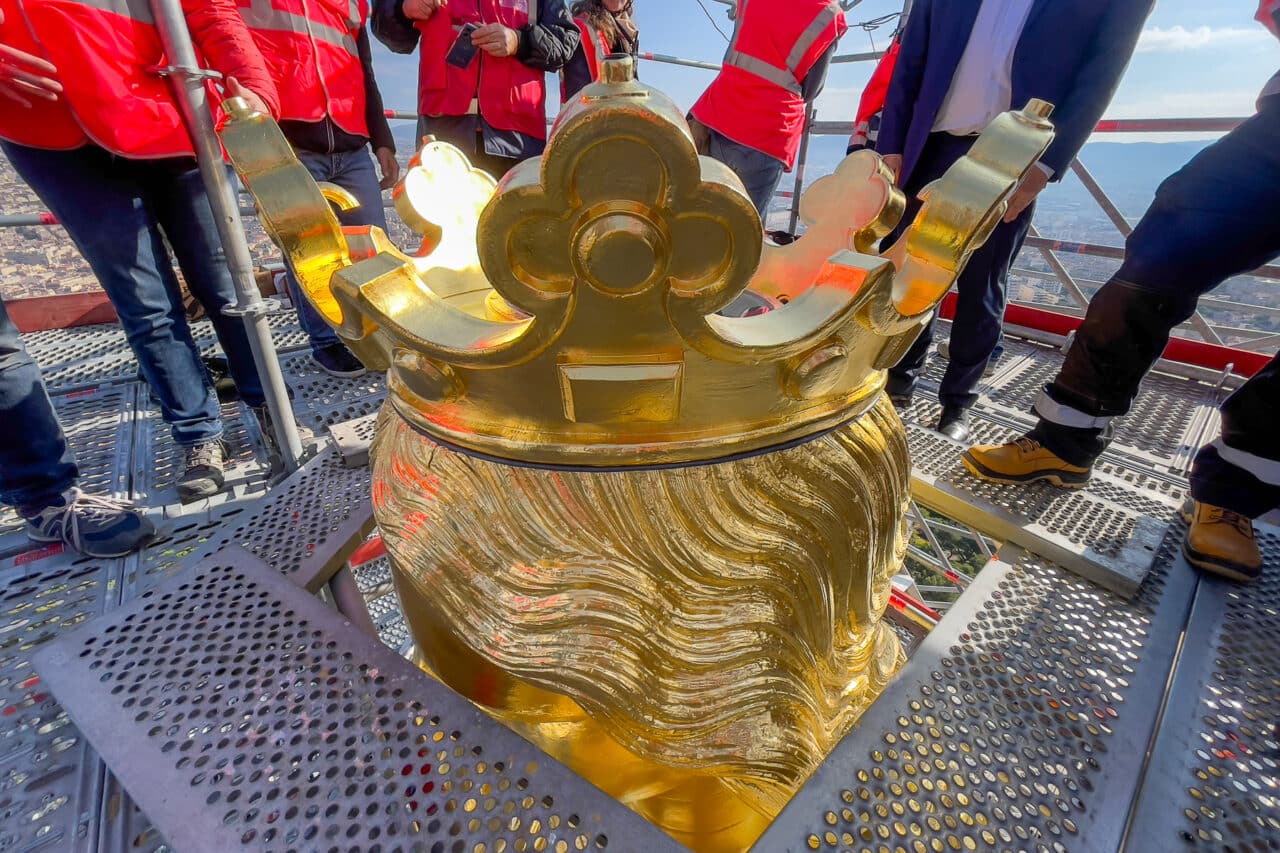 Bonne Mère, Vidéo | Un hélicoptère a remis la couronne redorée sur la tête de la Bonne Mère, Made in Marseille