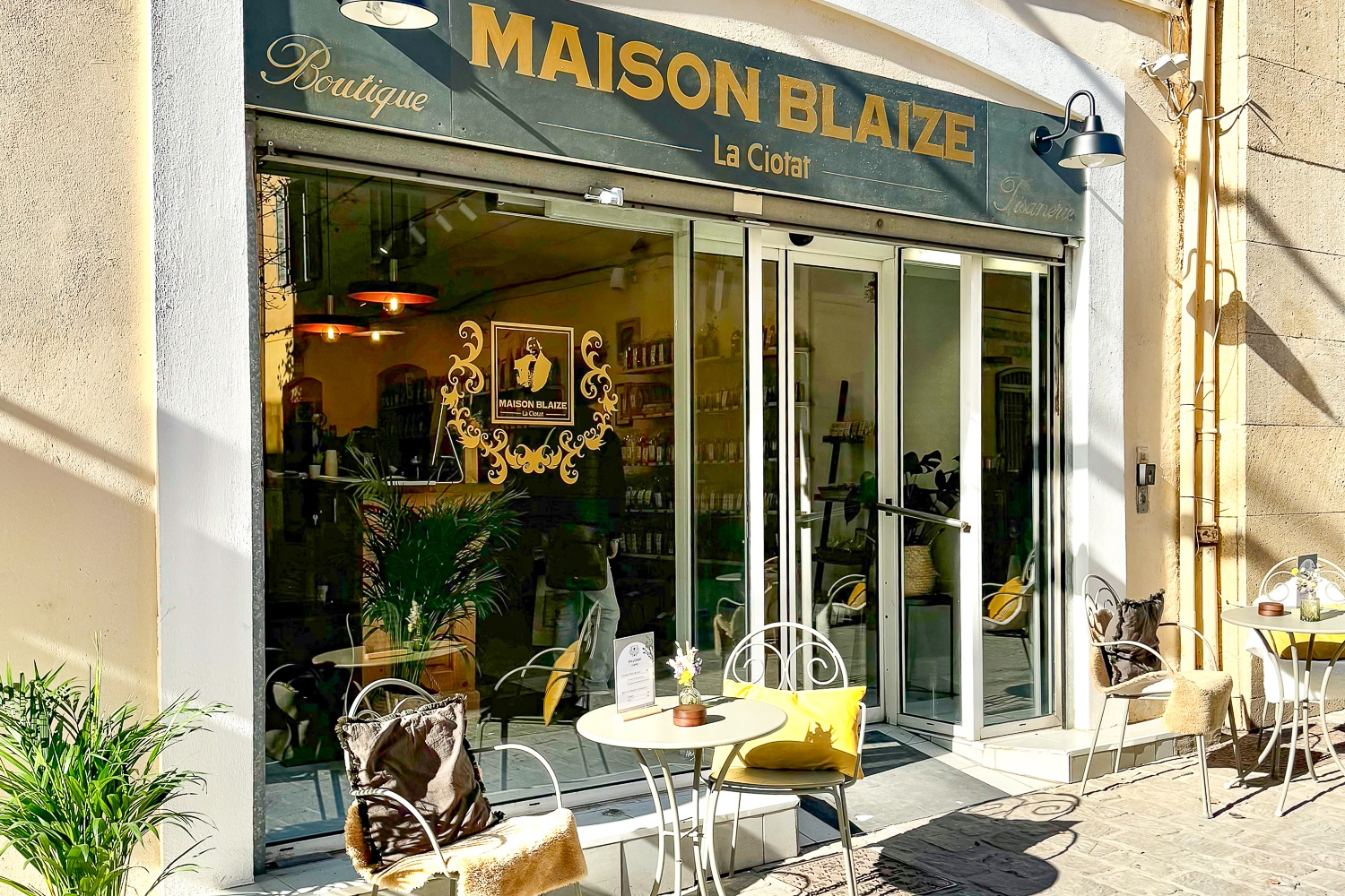 blaize, L&rsquo;herboristerie du Père Blaize s&rsquo;installe définitivement à La Ciotat avec sa boutique-tisanerie, Made in Marseille