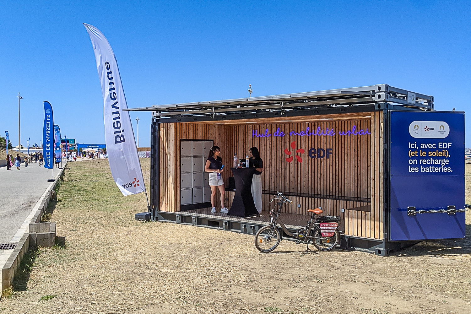 plages du prado, Sur les plages du Prado, un kiosque solaire recharge les téléphones et vélos électriques, Made in Marseille