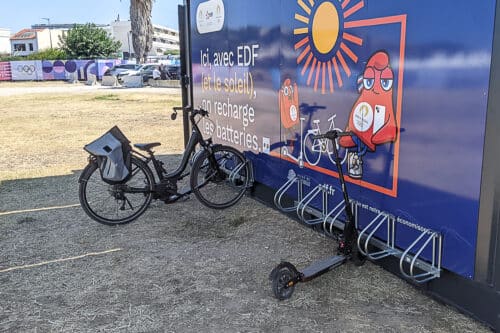 plages du prado, Sur les plages du Prado, un kiosque solaire recharge les téléphones et vélos électriques, Made in Marseille