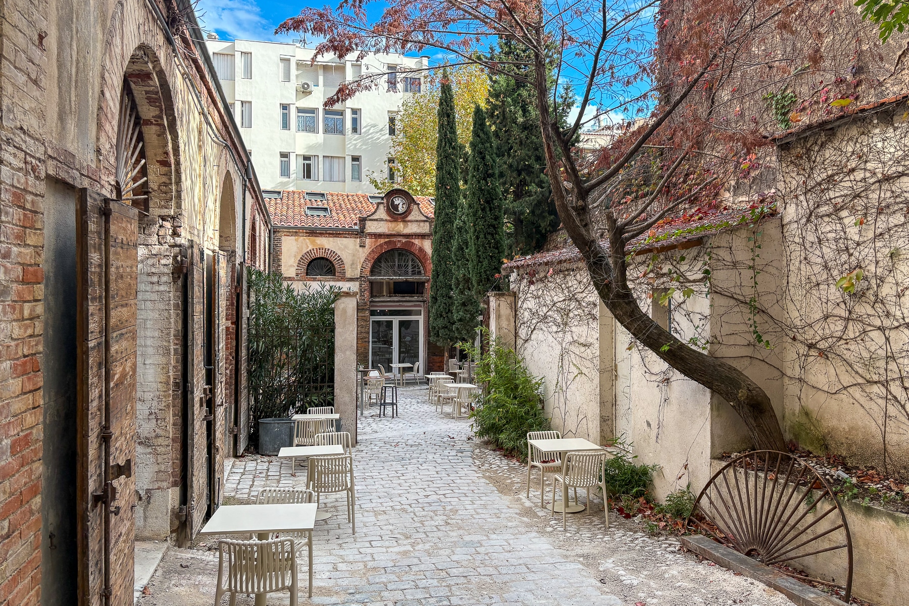 huilerie, Vidéo | Un immense « ruin bar » ouvre dans une ancienne huilerie marseillaise, Made in Marseille