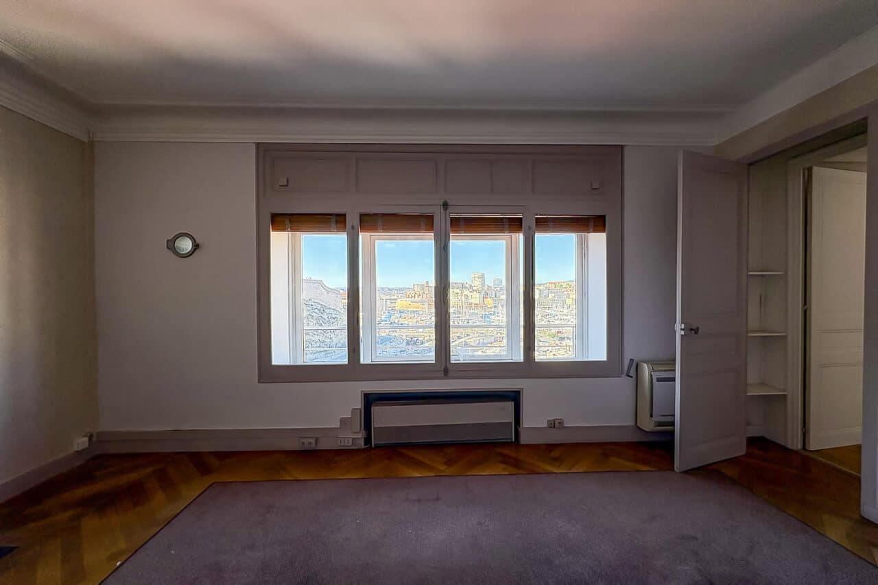 yes we camp, En images | Yes We Camp récupère un bâtiment de 4200 m2 sur le Vieux-Port de Marseille, Made in Marseille