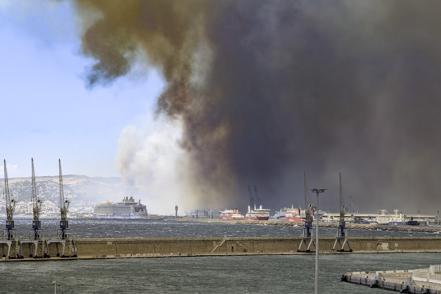 incendie, Vidéo | Les images de Marseille sous la fumée de l&rsquo;incendie qui touche la ville, Made in Marseille