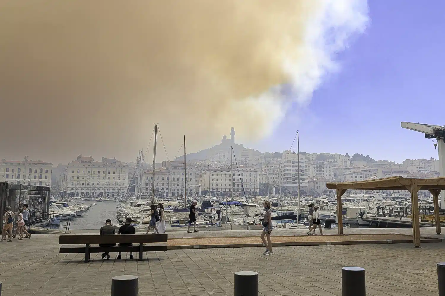 incendie, Vidéo | Les images de Marseille sous la fumée de l&rsquo;incendie qui touche la ville, Made in Marseille