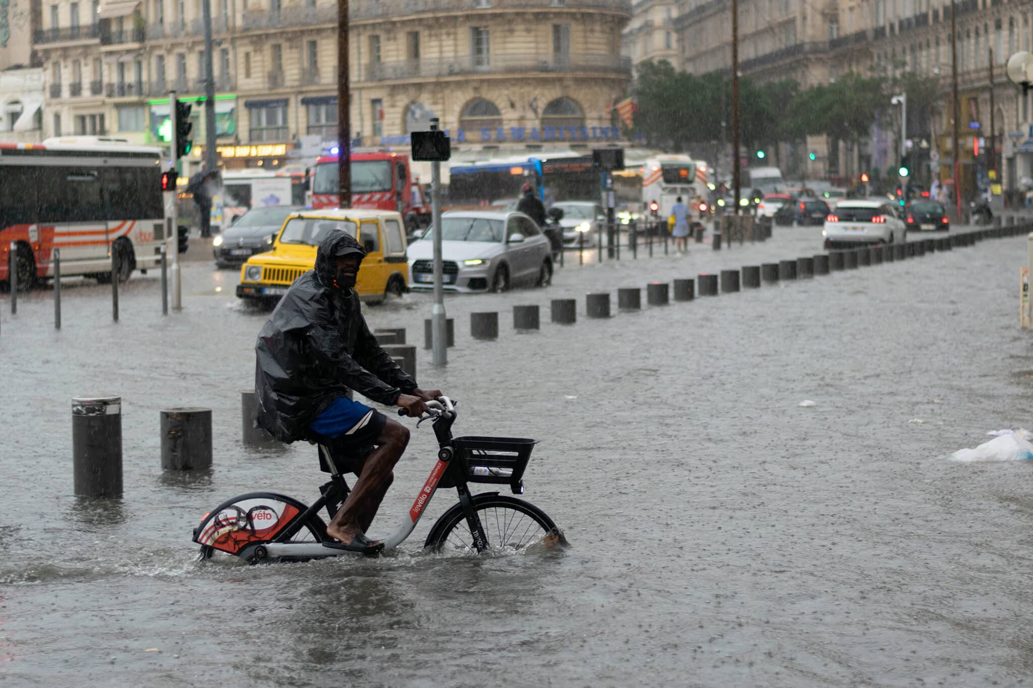 inondations, En alerte face aux risques d&rsquo;inondations, l’État rappelle les bons gestes, Made in Marseille