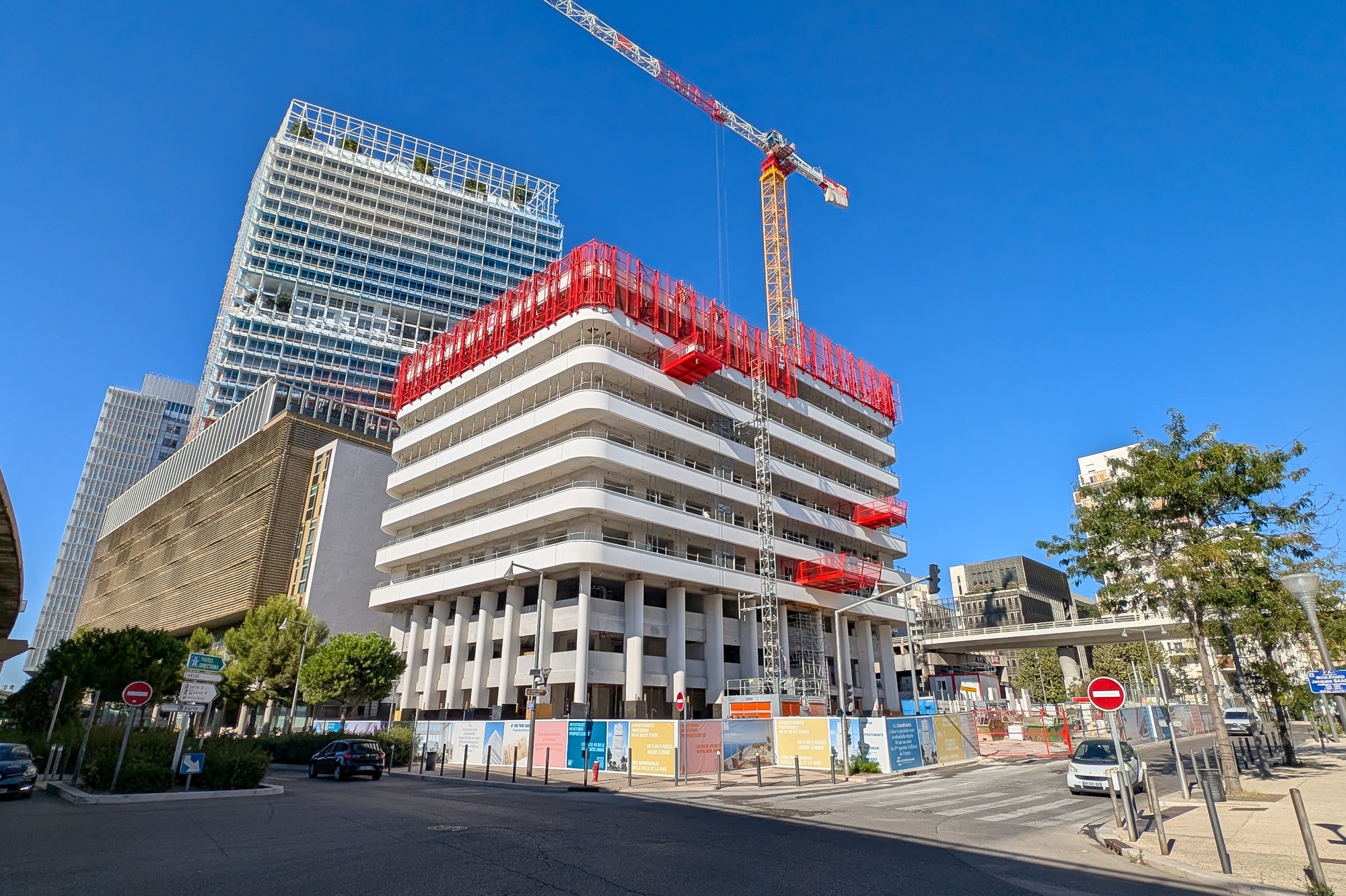 M99, &Agrave; Arenc, la tour M99 boucle sa premi&egrave;re &eacute;tape avec 8 &eacute;tages mont&eacute;s, Made in Marseille