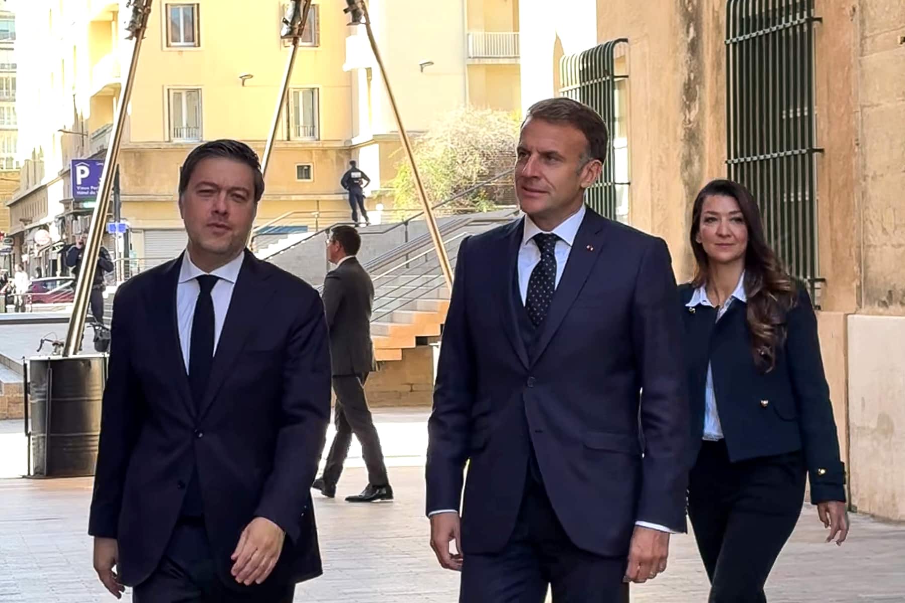 emmanuel macron, Direct | Emmanuel Macron est en visite &agrave; Marseille pour rencontrer les commer&ccedil;ants et les policiers, Made in Marseille