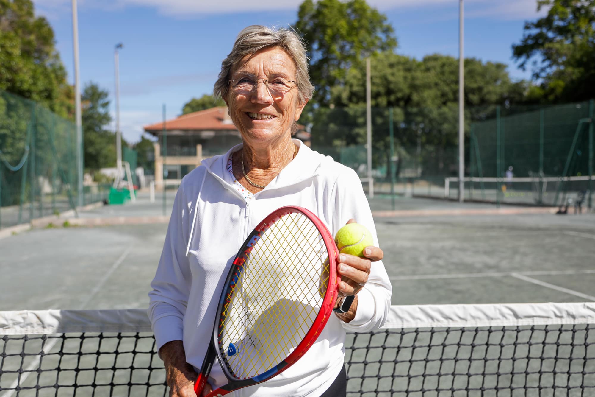 michèle bichon, Vidéo | Michèle Bichon, tenniswoman marseillaise de 80 ans, collectionne les médailles d&rsquo;or, Made in Marseille