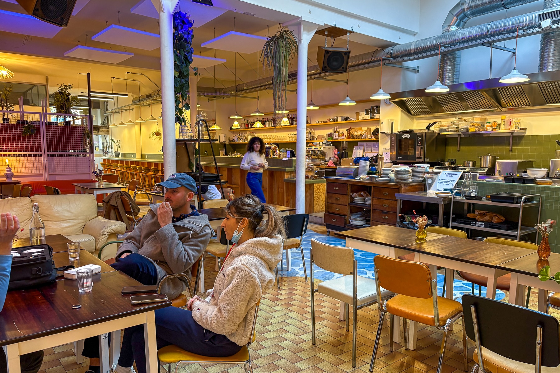 mûrisserie, Vidéo | Au cours Ju, un nouveau resto ouvre dans le tiers-lieu XXL La Mûrisserie, Made in Marseille