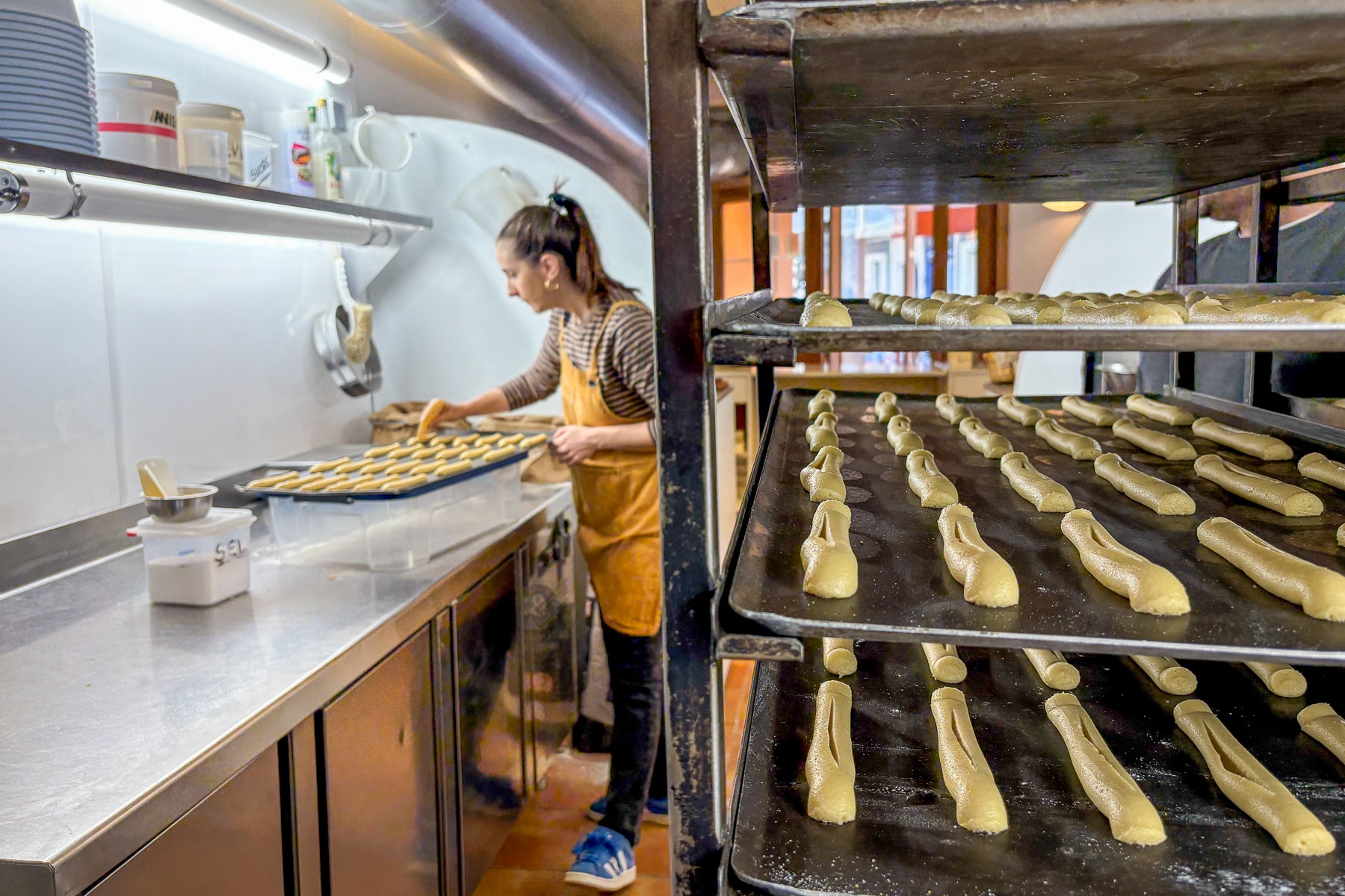 navettes, Vid&eacute;o | Dans les coulisses de la fabrication des navettes pour la Chandeleur, Made in Marseille