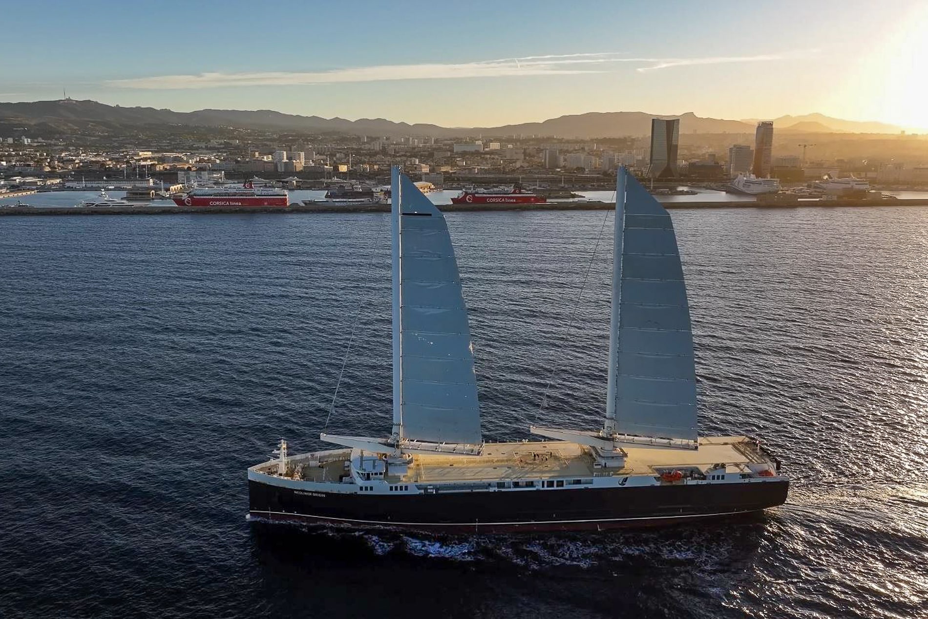 neoliner, Neoliner Origin, le premier cargo de transport de marchandises à voile, fait escale à Marseille, Made in Marseille