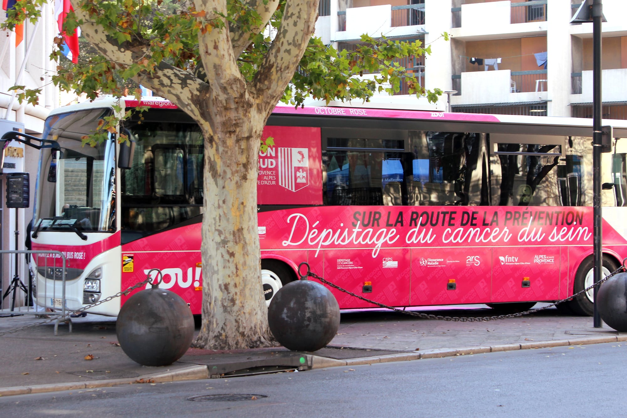 bus rose, Un Bus Rose sillonne la région pour sensibiliser les femmes au dépistage du cancer du sein, Made in Marseille