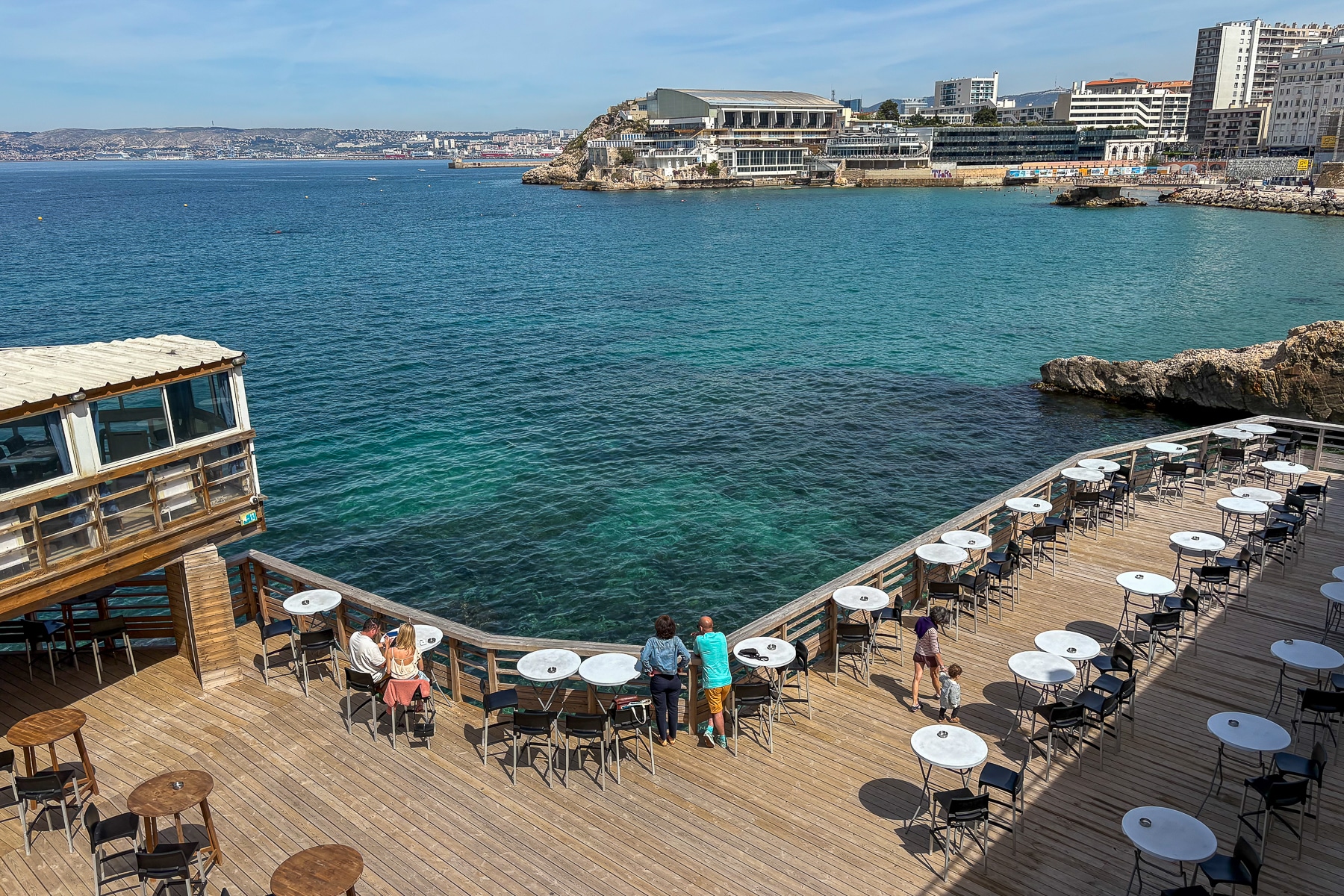 petit pavillon, Vid&eacute;o | Le Petit Pavillon retrouve sa terrasse les pieds dans l&rsquo;eau sur la Corniche, Made in Marseille