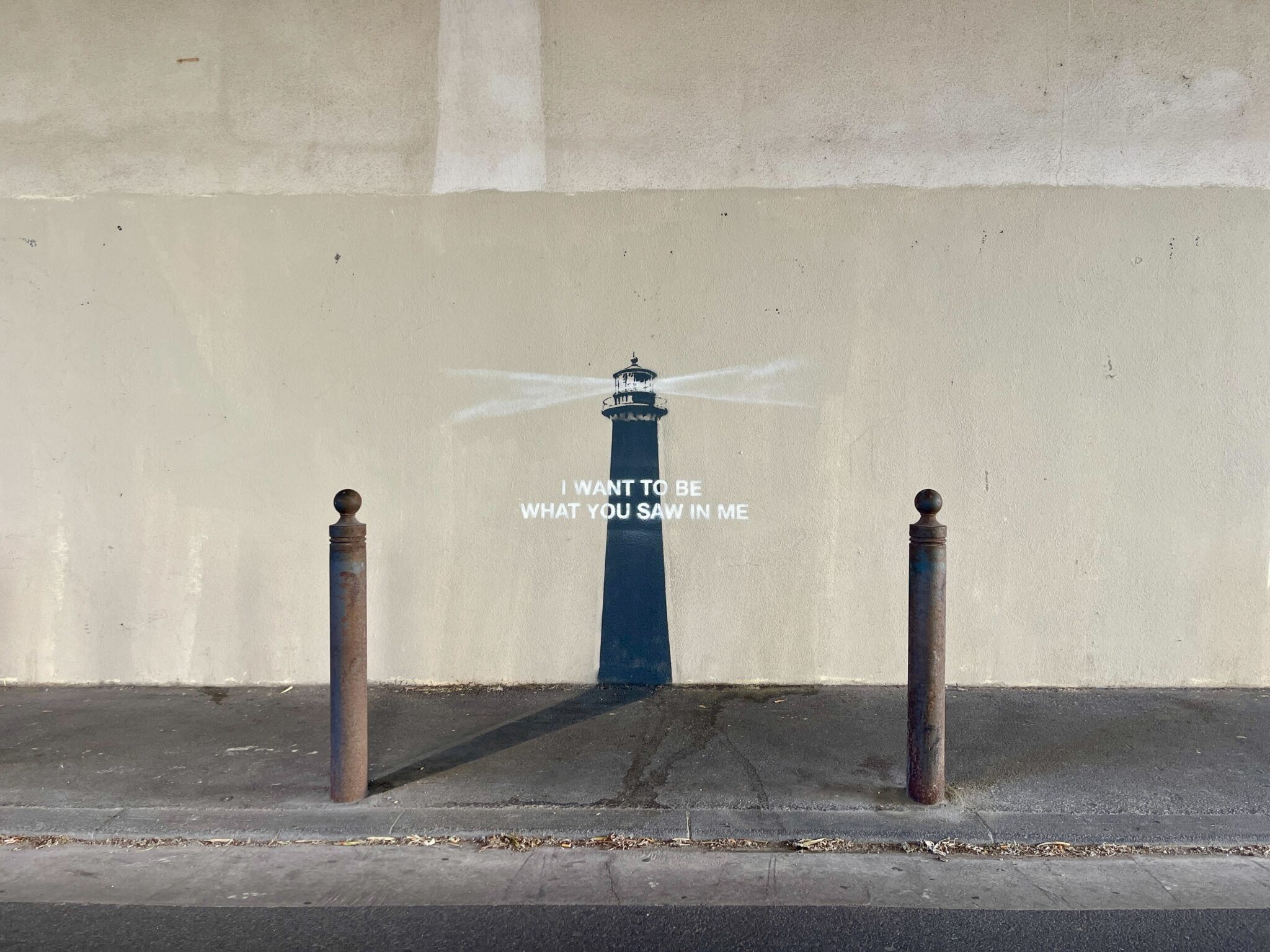 Banksy, Street-art : une oeuvre de Banksy fait fureur dans le quartier des Catalans, Made in Marseille