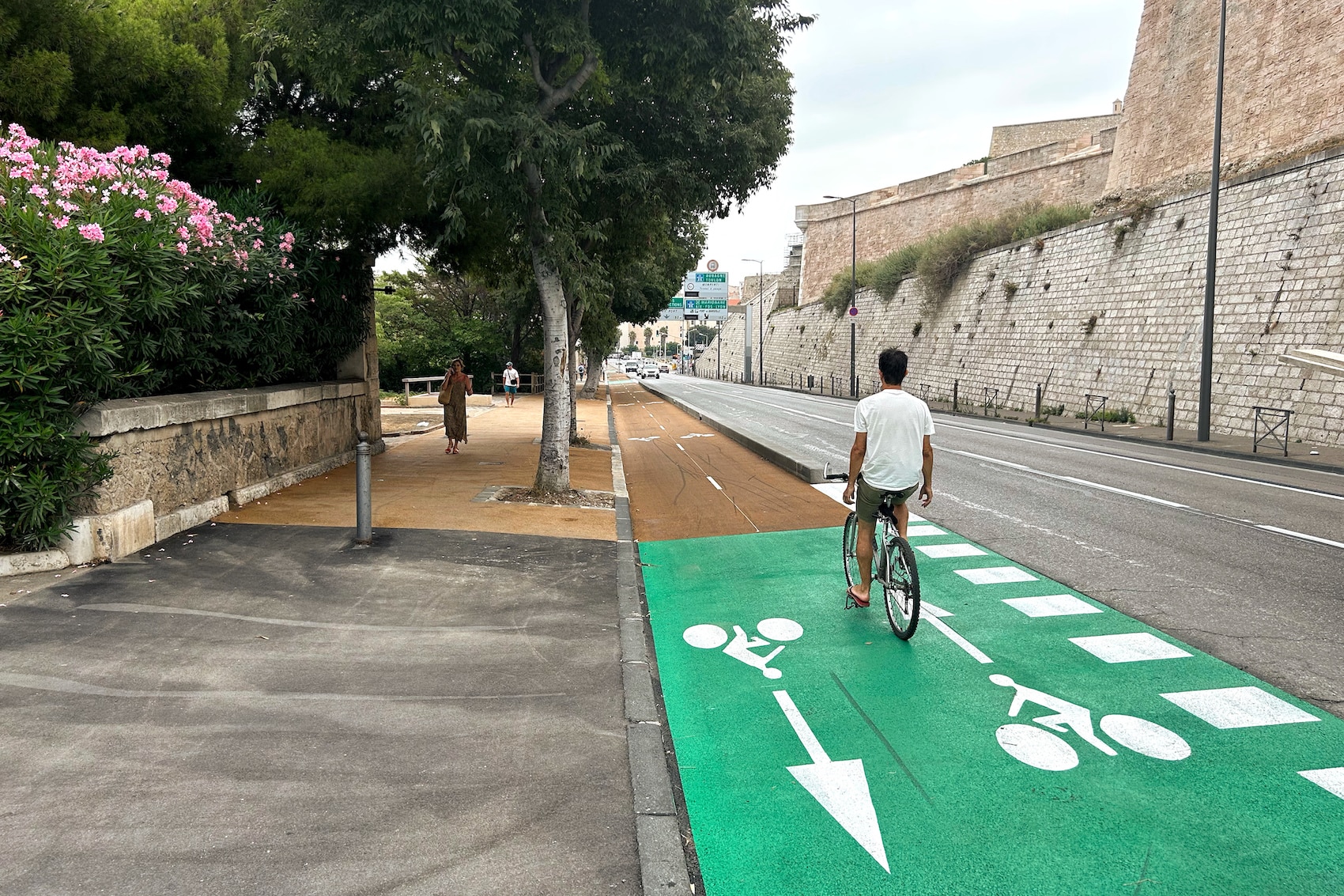 piste cyclable, En images | La piste cyclable du Vieux-Port aux Catalans ouvre au public, Made in Marseille