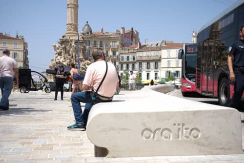 la place, En images | La place Castellane inaugurée dévoile son nouveau banc design, Made in Marseille