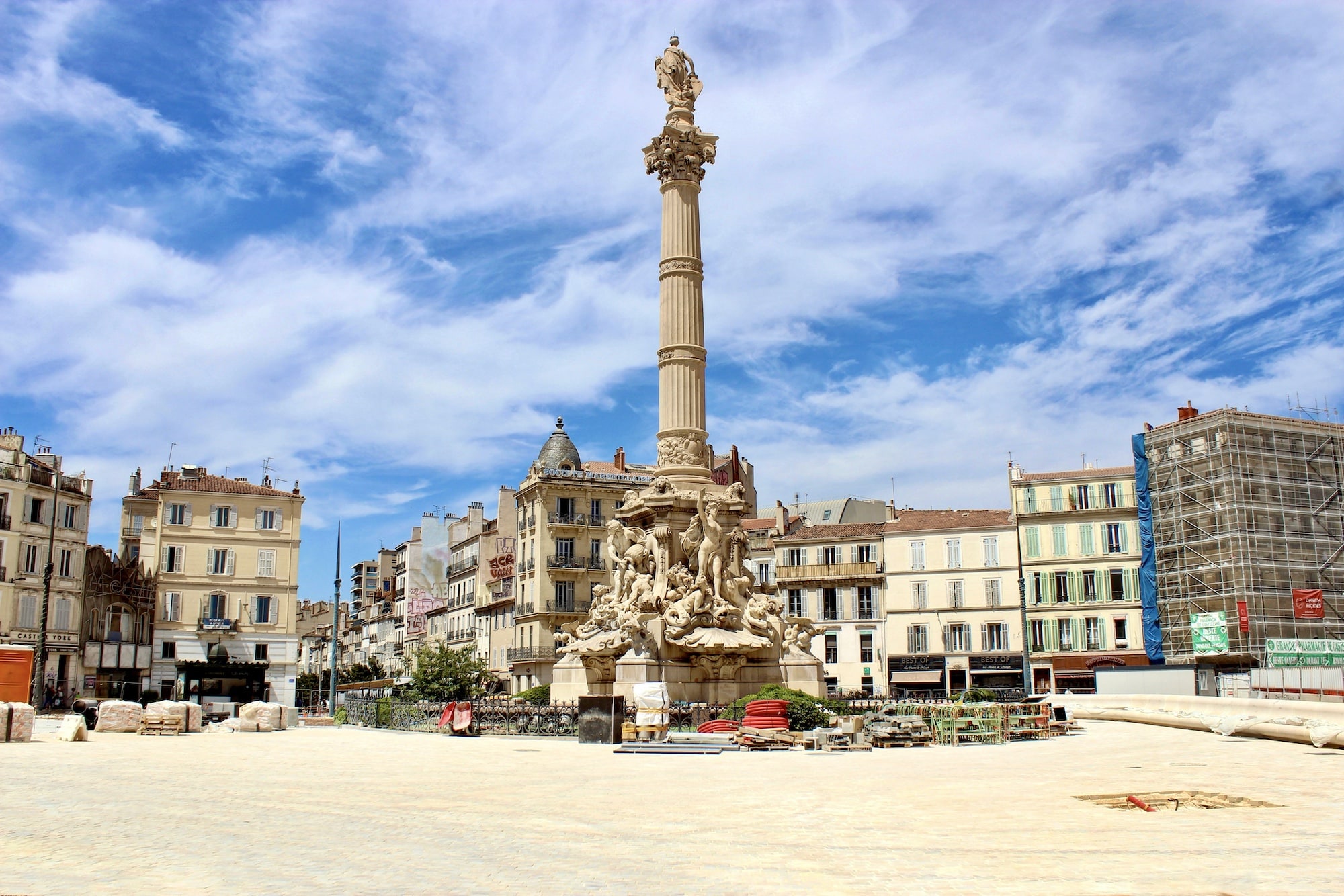 castellane, En images | La nouvelle place piétonne prend forme à Castellane, Made in Marseille