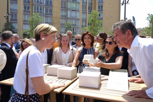 la place, En images | La place Castellane inaugurée dévoile son nouveau banc design, Made in Marseille