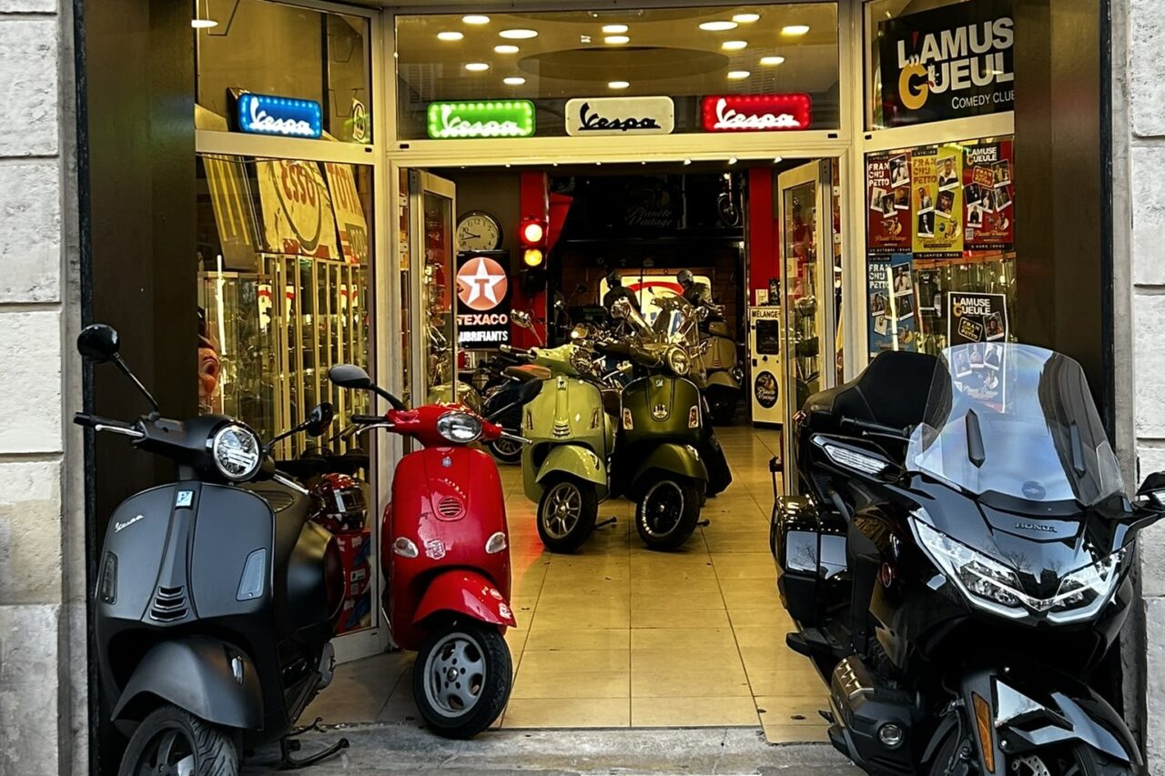 garage, Vidéo | À Marseille, ce garage de motos se transforme le soir en salle de spectacle, Made in Marseille