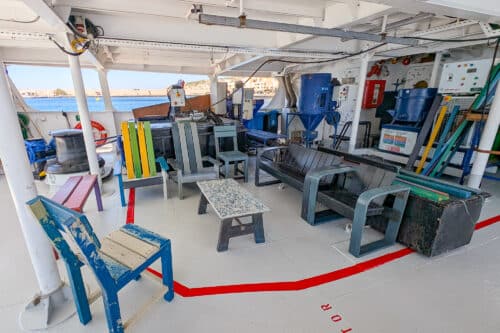 plastique, Vid&eacute;o | Ce navire-laboratoire transforme la pollution plastique en objets et mobilier, Made in Marseille